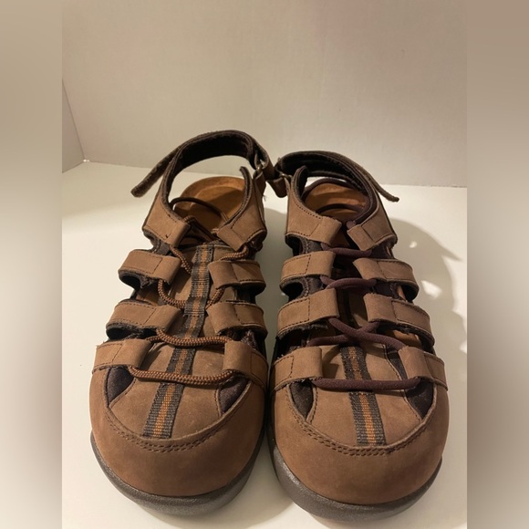 Drew Barefoot Freedom Men’s NWOT Brown Lace Double Wide Element Sandals 11 WW